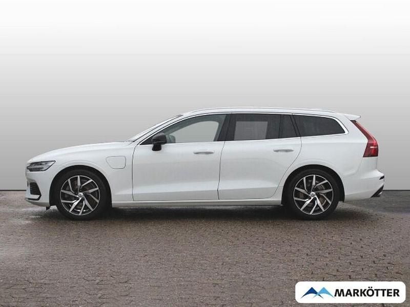 Gebraucht Volvo V60 Momentum 341 PS (250 kW) 2020 Weiss Kombi