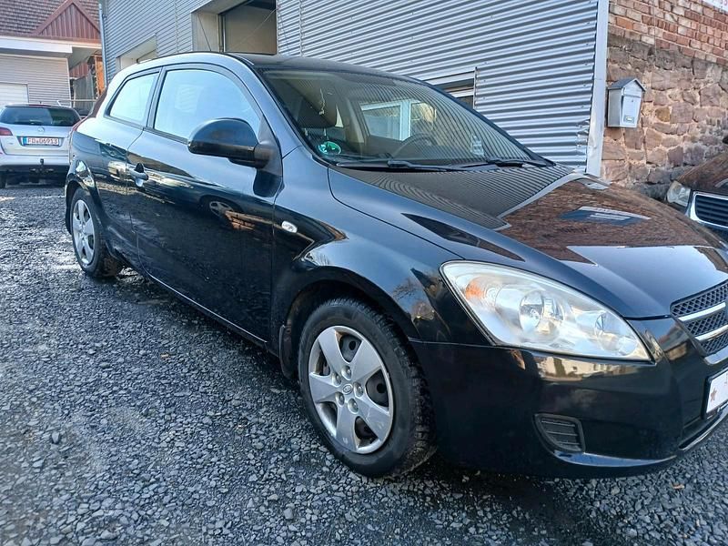 Gebraucht Kia Ceed 109 PS (80 kW) 2009 Schwarz Kleinwagen