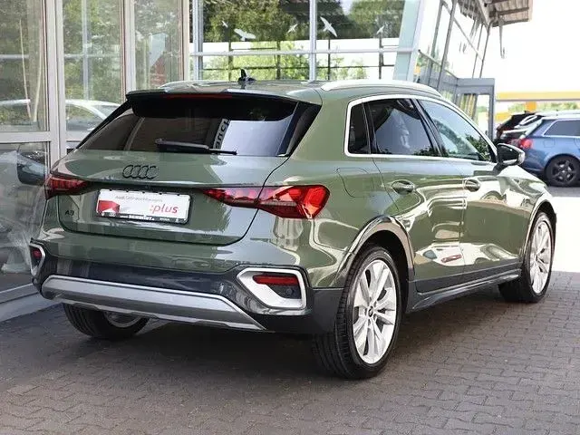 Gebraucht Audi A3 S-Line 204 PS (150 kW) 2025 Distriktgrün metallic Limousine