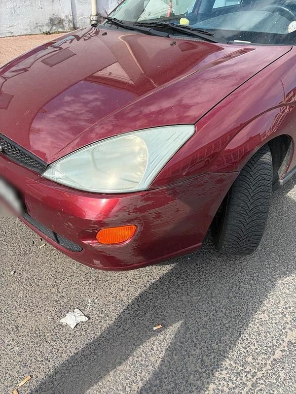 Gebraucht Ford Focus 116 PS (85 kW) 1999 Rot Limousine