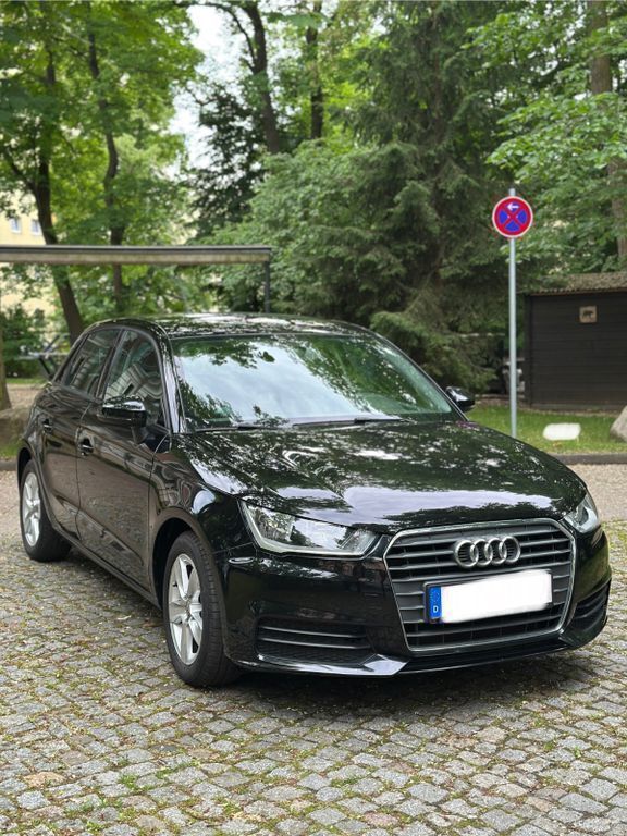 Schwarz Gebraucht 2018 Audi A1 Sportback Kleinwagen | 10.999 € (Superpreis) - Bild 1/4