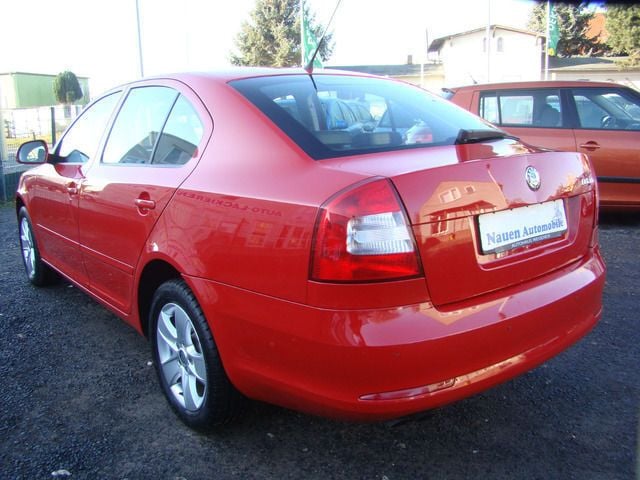 Gebraucht Skoda Octavia Elegance 140 PS (102 kW) 2010 Rot Limousine