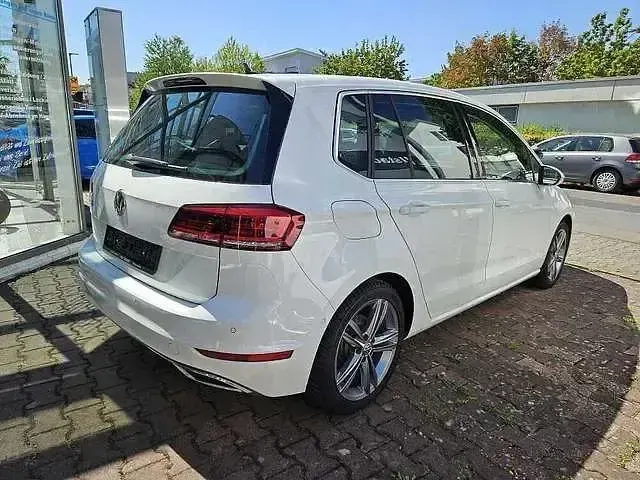 Gebraucht VW Golf VII Highline 150 PS (110 kW) 2018 Weiß Limousine