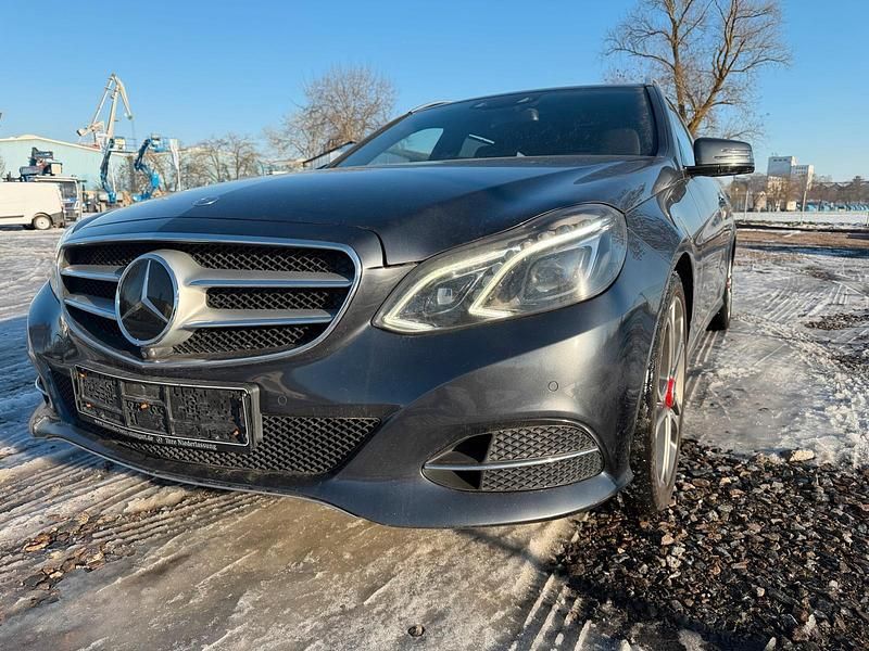 Grau Gebraucht 2013 Mercedes E350 Kombi | 10.940 € (Guter Preis) - Bild 1/4