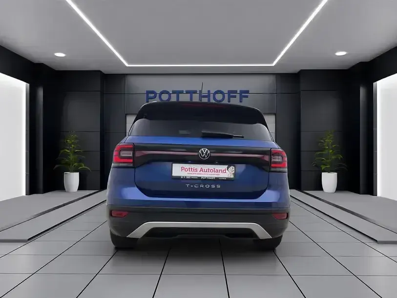 Gebraucht VW T-Cross Active 110 PS (80 kW) 2023 Reef blue metallic SUV