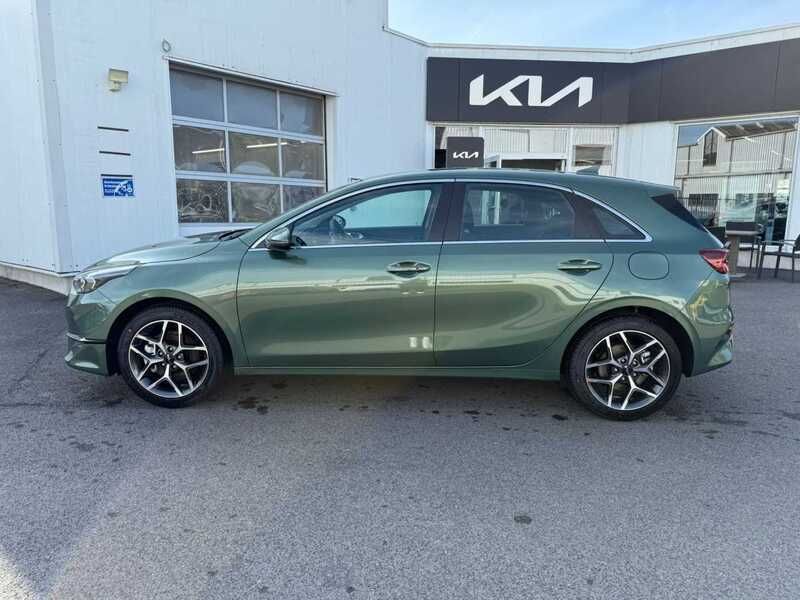 Gebraucht Kia Ceed Spirit 140 PS (102 kW) 2022 Othercolor Kleinwagen