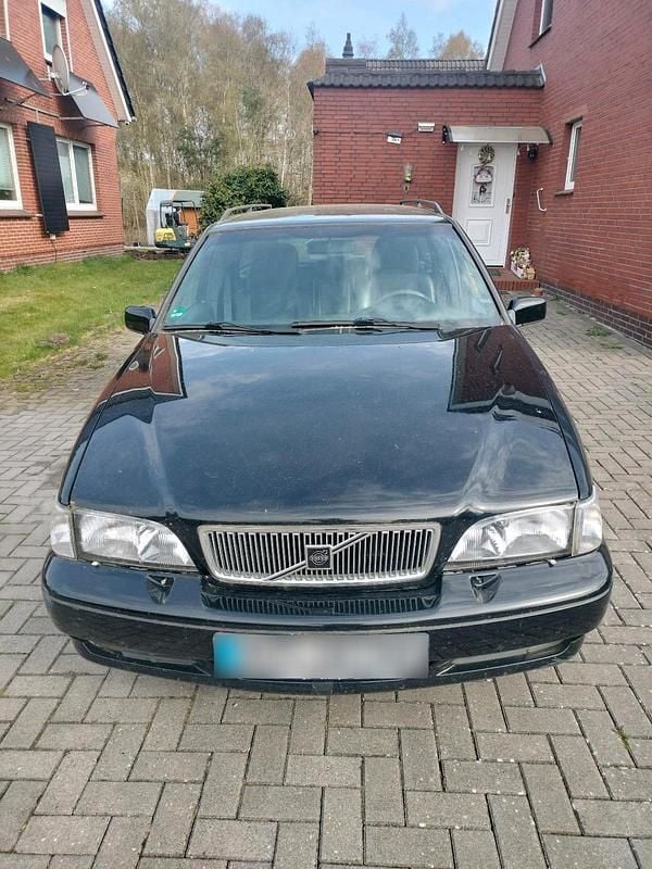 Gebraucht Volvo V70 126 PS (92 kW) 1998 Schwarz Kombi