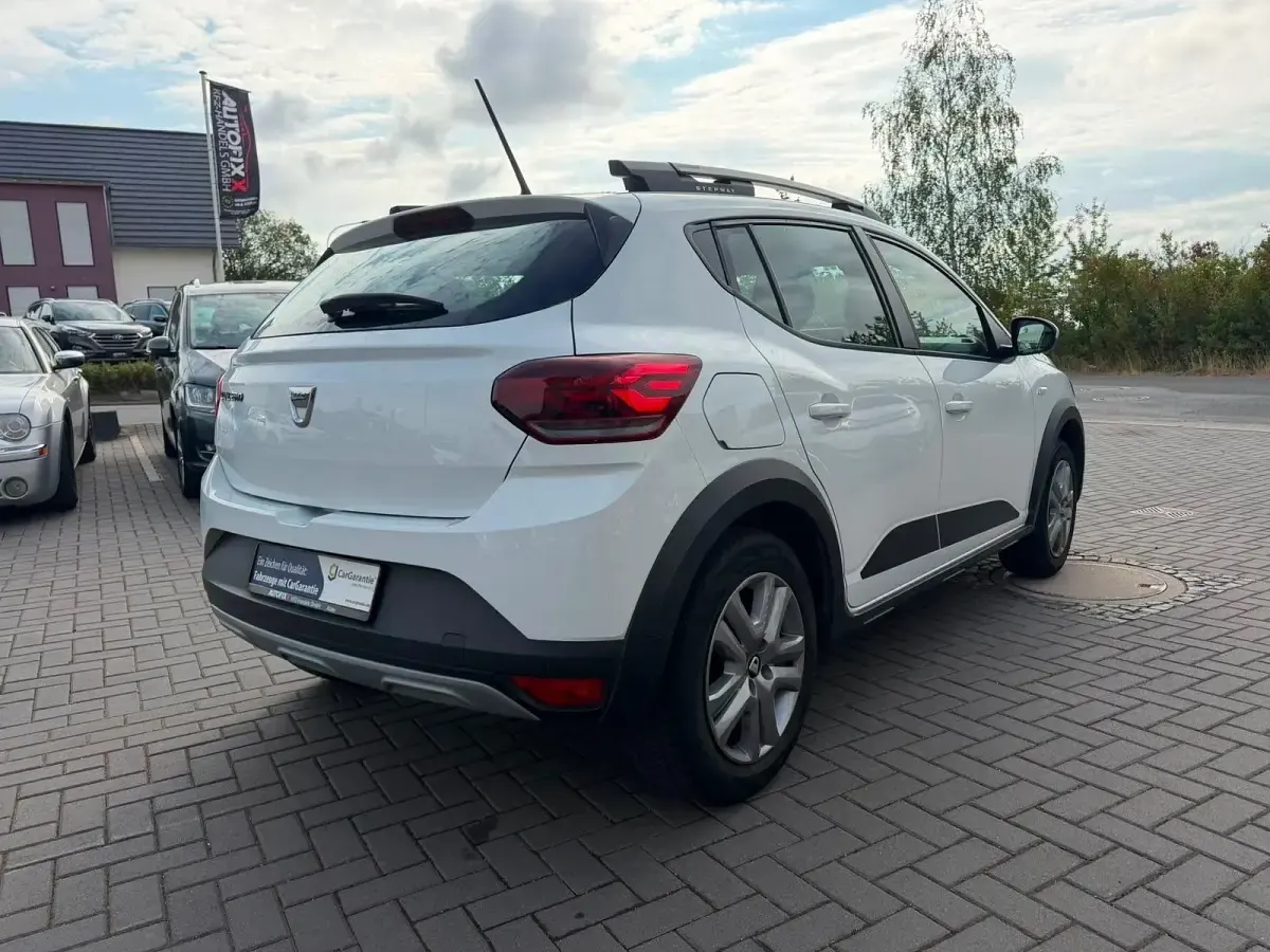 Gebraucht Dacia Sandero Comfort 101 PS (74 kW) 2021 Weiß SUV