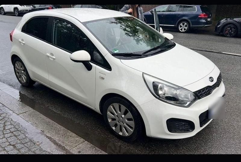 Gebraucht Kia Rio 86 PS (63 kW) 2012 Weiß Limousine