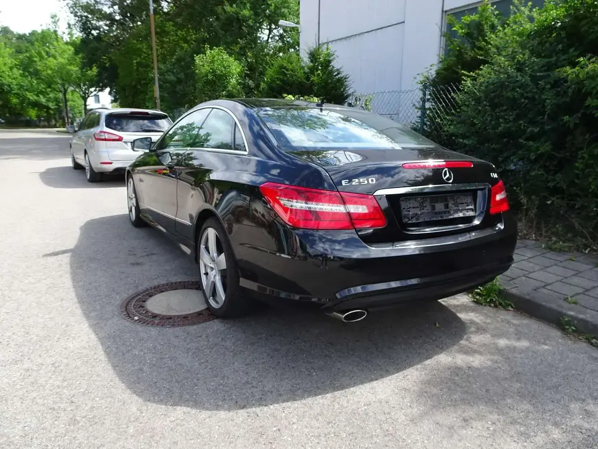 Gebraucht Mercedes E250 204 PS (150 kW) 2013 Obsidianschwarz  metalliclack Coupé