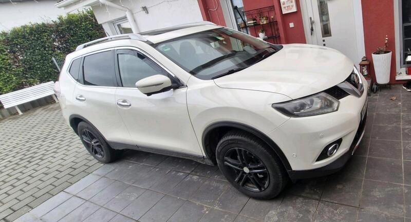 Weiß Gebraucht 2017 Nissan X-Trail 360º SUV | 11.900 € (Fairer Preis) - Bild 1/4