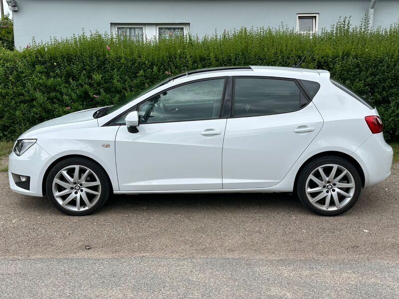 Weiß Gebraucht 2017 Seat Ibiza FR Limousine | 12.995 € (Fairer Preis) - Bild 1/4