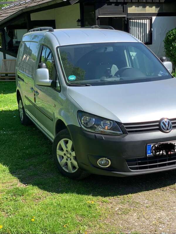 Grau Gebraucht 2015 VW Caddy Maxi Trendline Van / Kleinbus | 8.200 € (Superpreis) - Bild 1/4