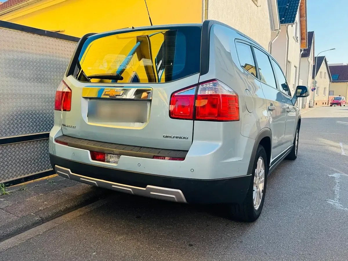 Gebraucht Chevrolet Orlando 163 PS (119 kW) 2011 Blau Van / Kleinbus
