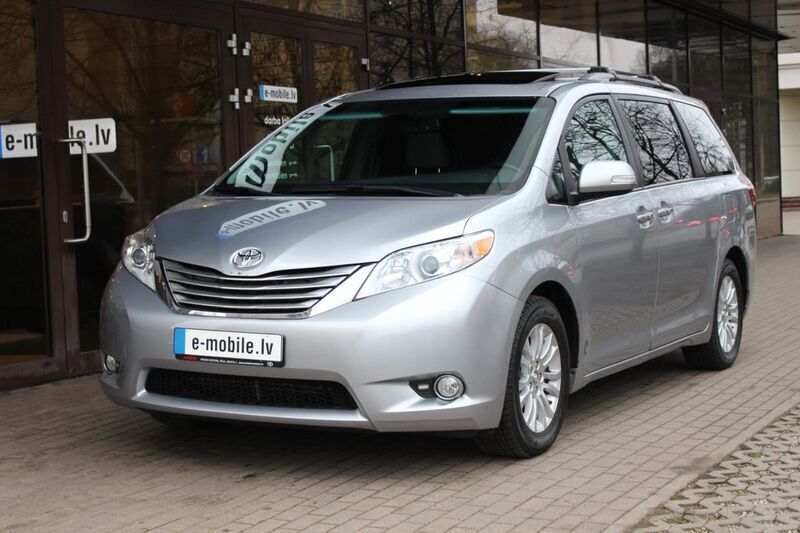 Silber Gebraucht 2016 Toyota Sienna XLE Van / Kleinbus | 19.990 € - Bild 1/4