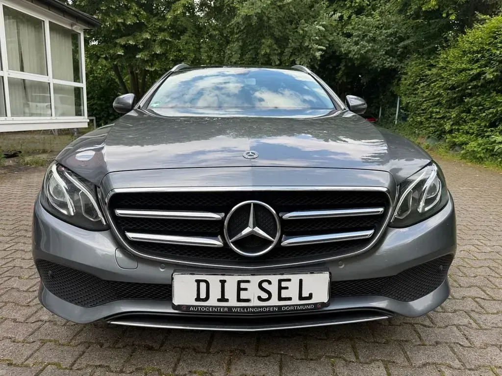 Gebraucht Mercedes E300 306 PS (225 kW) 2020 Grau Limousine