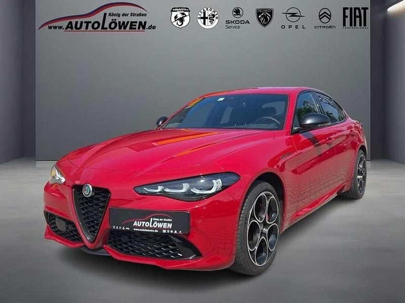 Rot (dunkelrot) Gebraucht 2023 Alfa Romeo Giulia Competizione Limousine | 36.949 € (Guter Preis) - Bild 1/4