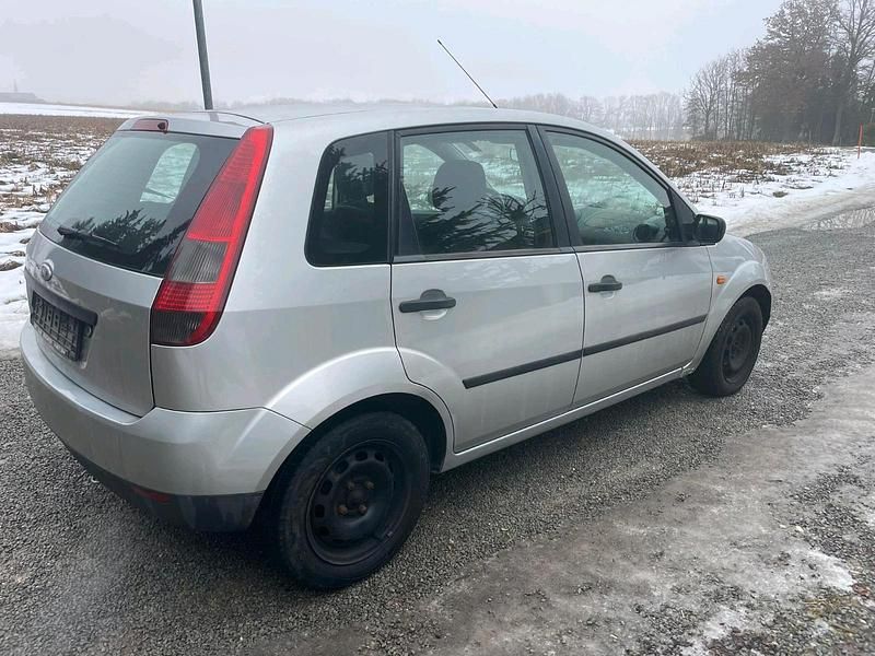 Gebraucht Ford Fiesta 80 PS (58 kW) 2004 Grün Kleinwagen