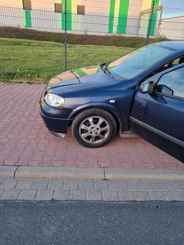 Gebraucht Opel Astra 90 PS (66 kW) 2001 Blau Limousine