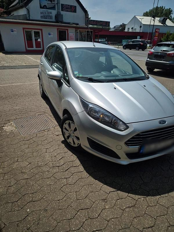 Grau Gebraucht 2014 Ford Fiesta Kleinwagen | 3.500 € (Fairer Preis) - Bild 1/4