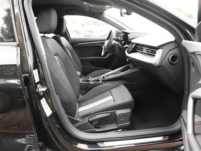 Gebraucht Audi A3 e-tron Ambiente 204 PS (150 kW) 2025 Mythosschwarz metallic Kleinwagen