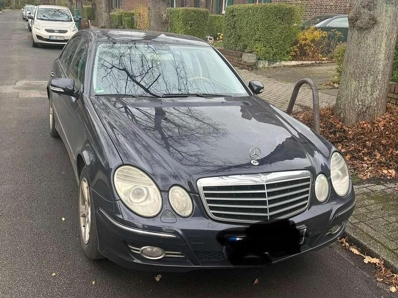 Gebraucht Mercedes E220 Elegance 170 PS (125 kW) 2006 Blau Limousine