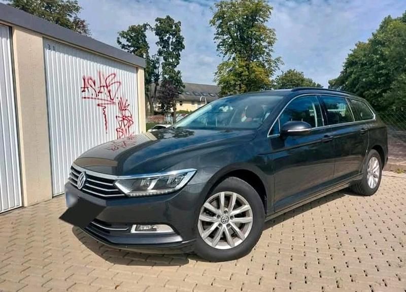 Gebraucht VW Passat 120 PS (88 kW) 2018 Grau Kombi