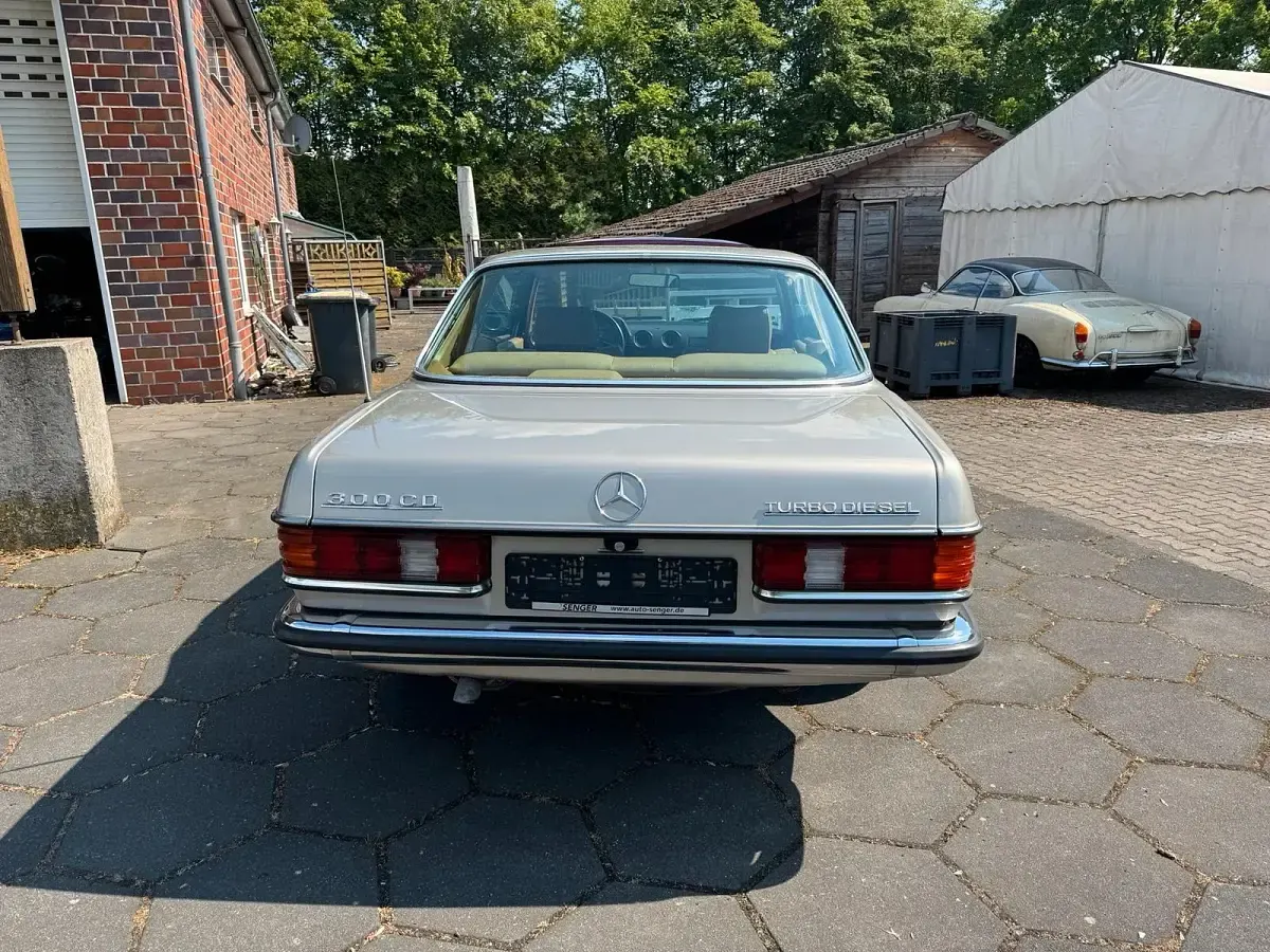 Gebraucht Mercedes 300 125 PS (91 kW) 1985 Silber Coupé