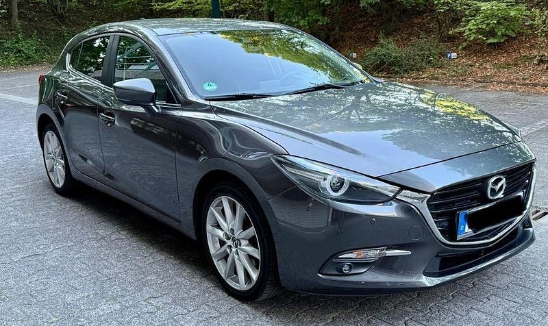 Grau Gebraucht 2018 Mazda 3 Exclusive-Line Limousine | 11.390 € (Guter Preis) - Bild 1/4