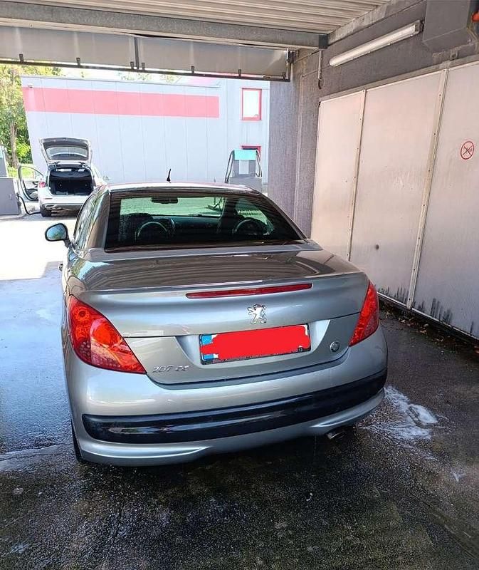 Grau Gebraucht 2007 Peugeot 207 Roland Garros Cabrio | 2.500 € (Fairer Preis) - Bild 1/2