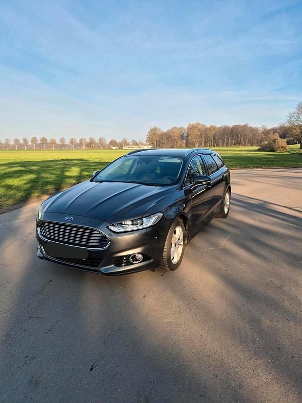 Grau Gebraucht 2025 Ford Mondeo Titanium Kombi | 11.999 € - Bild 1/4