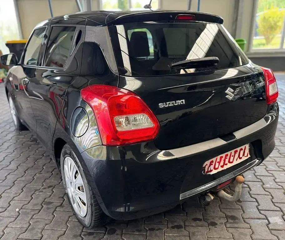 Occasion Suzuki Swift Basic 90 ch (66 kW) 2017 Noir Citadine