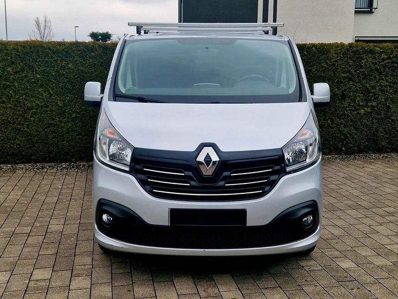 Gebraucht Renault Trafic Expression 145 PS (106 kW) 2018 Grau Van / Kleinbus