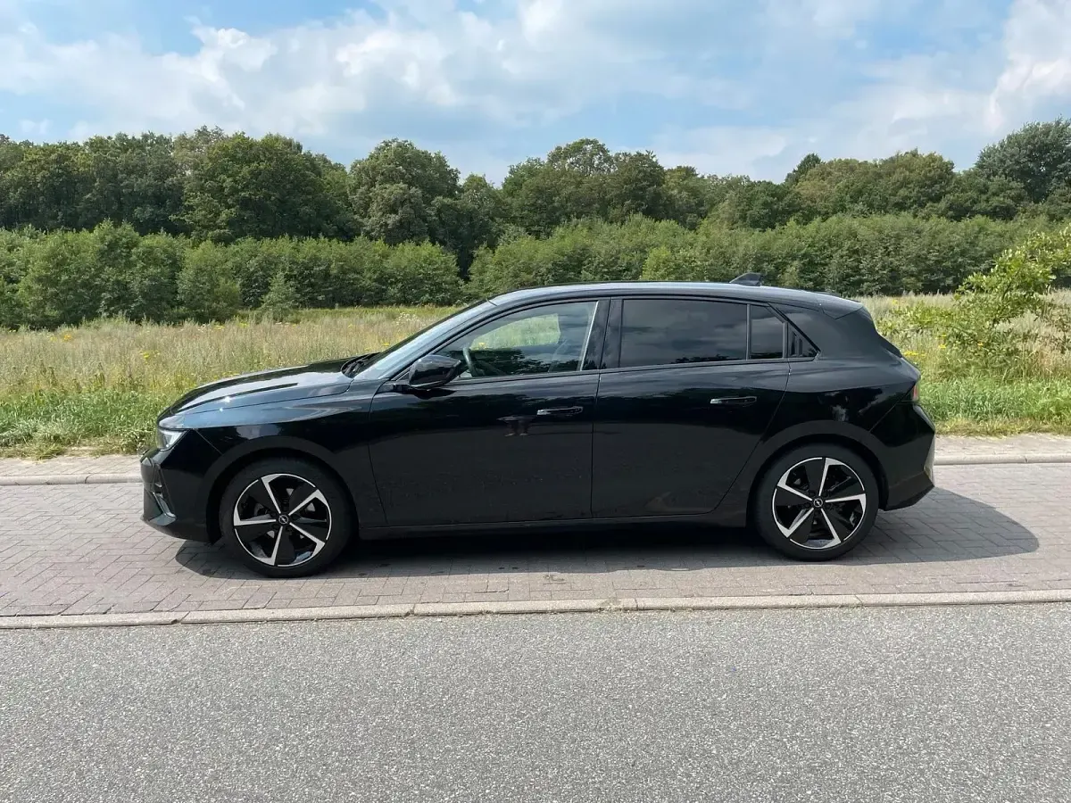 Gebraucht Opel Astra Edition 131 PS (96 kW) 2024 Schwarz Kleinwagen