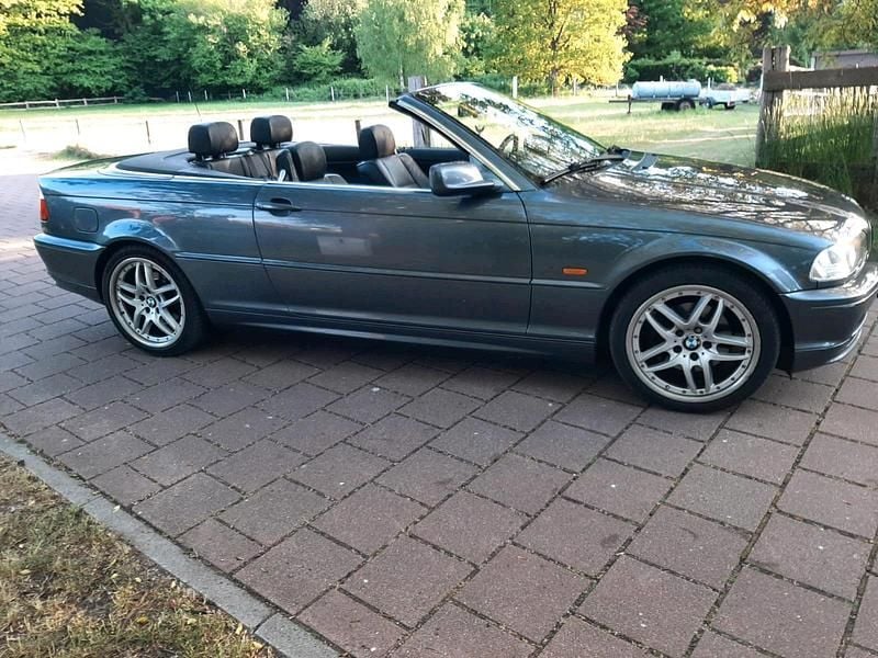 Grau Gebraucht 2002 BMW 320 Cabriolet Cabrio | 5.350 € (Guter Preis) - Bild 1/4