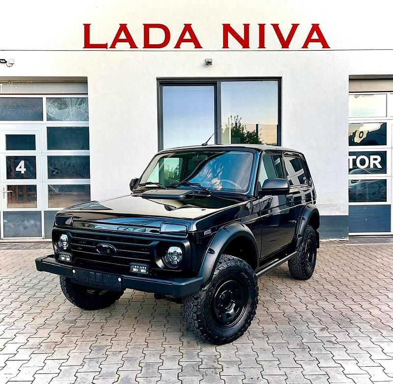 Schwarz Gebraucht 2021 Lada Taiga SUV | 14.999 € - Bild 1/4