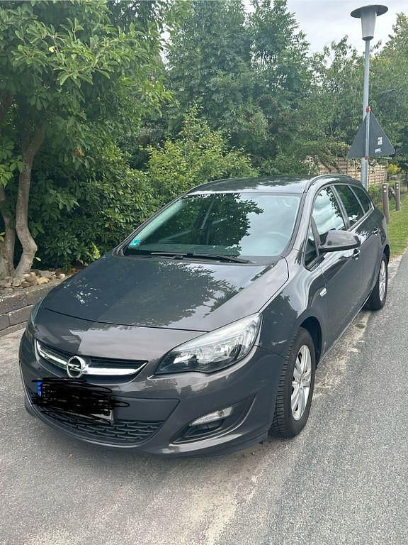 Grau Gebraucht 2016 Opel Astra Edition Kombi | 5.600 € (Guter Preis) - Bild 1/4