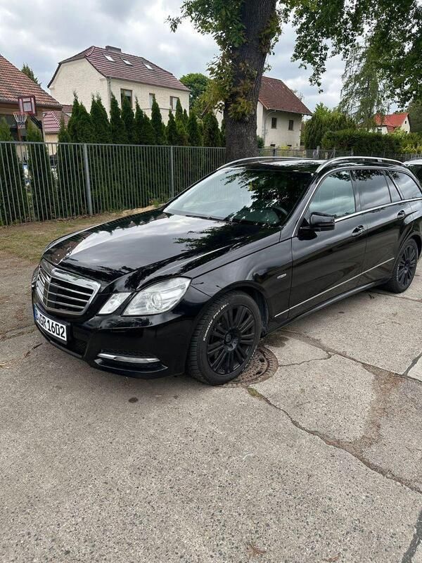 Schwarz Gebraucht 2011 Mercedes E350 Avantgarde Kombi | 7.999 € (Superpreis) - Bild 1/4
