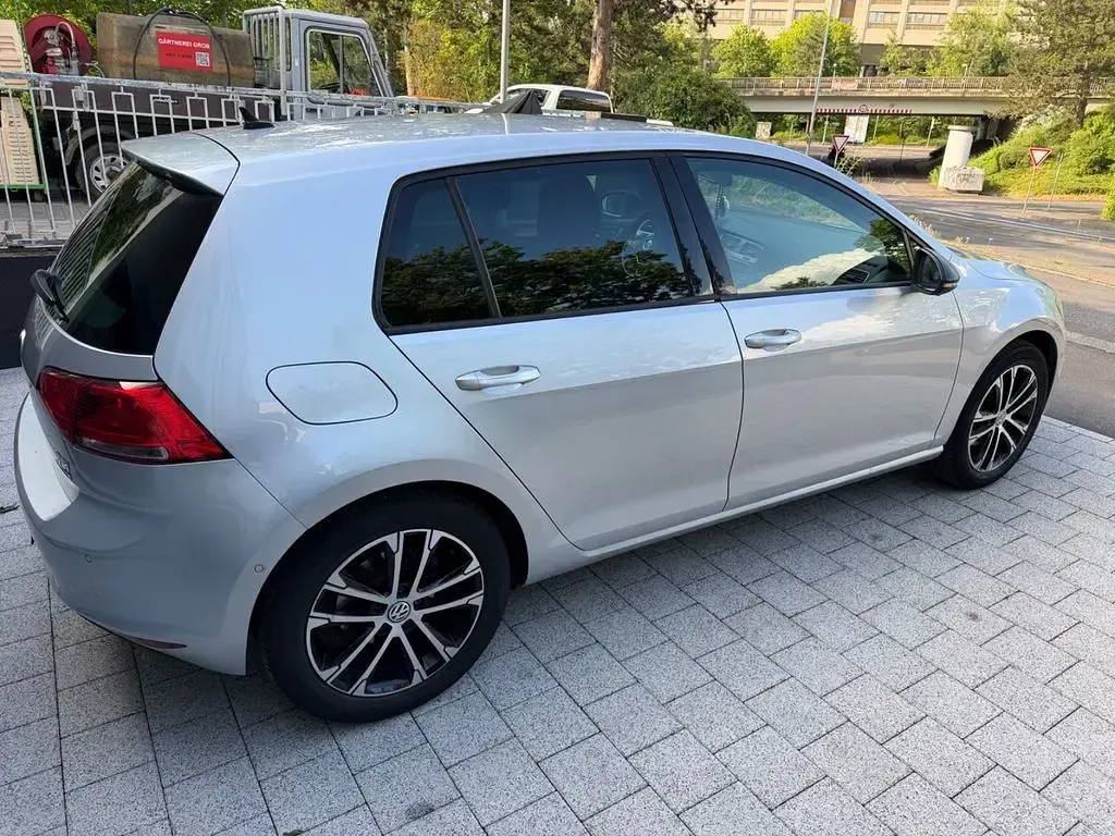 Gebraucht VW Golf VII Comfortline 105 PS (77 kW) 2013 Silber Limousine