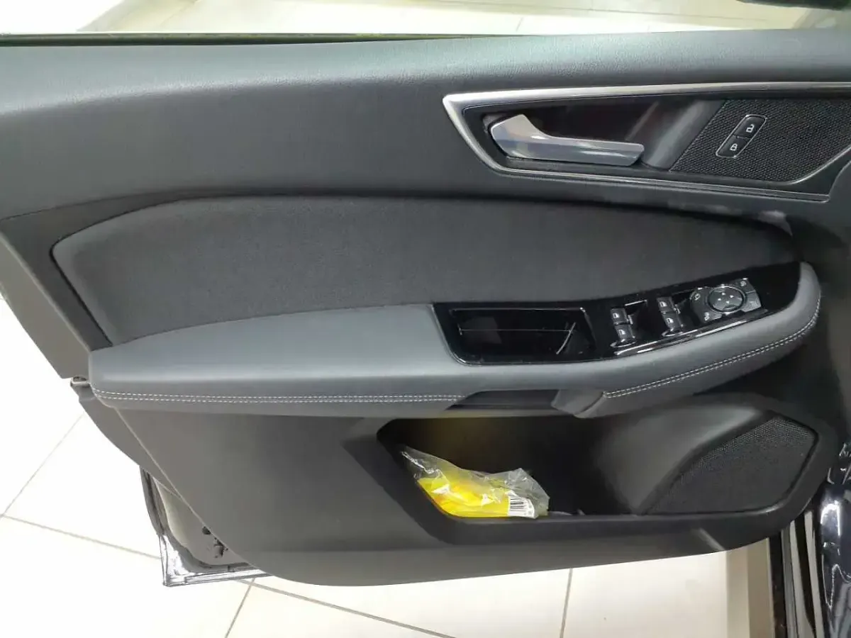 Occasion Ford S-MAX Titanium 150 ch (110 kW) 2023 Noir Monospace