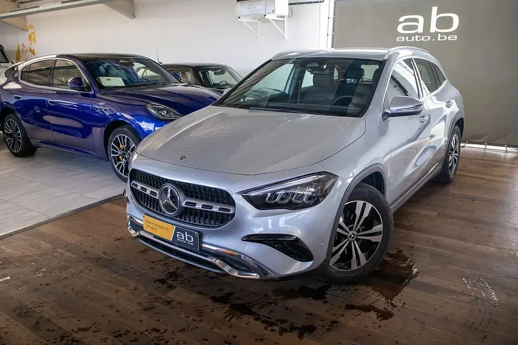 Gebraucht Mercedes GLA180 136 PS (100 kW) 2025 Silber SUV