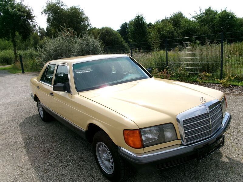 Gelb Gebraucht 1981 Mercedes 300 Limousine | 13.900 € - Bild 1/4