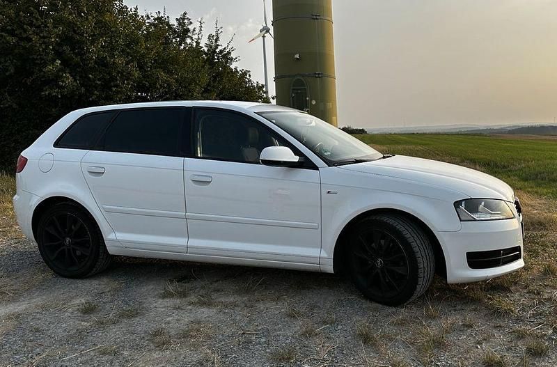 Weiß Gebraucht 2012 Audi A3 Sportback Design Limousine | 6.000 € (Guter Preis) - Bild 1/4
