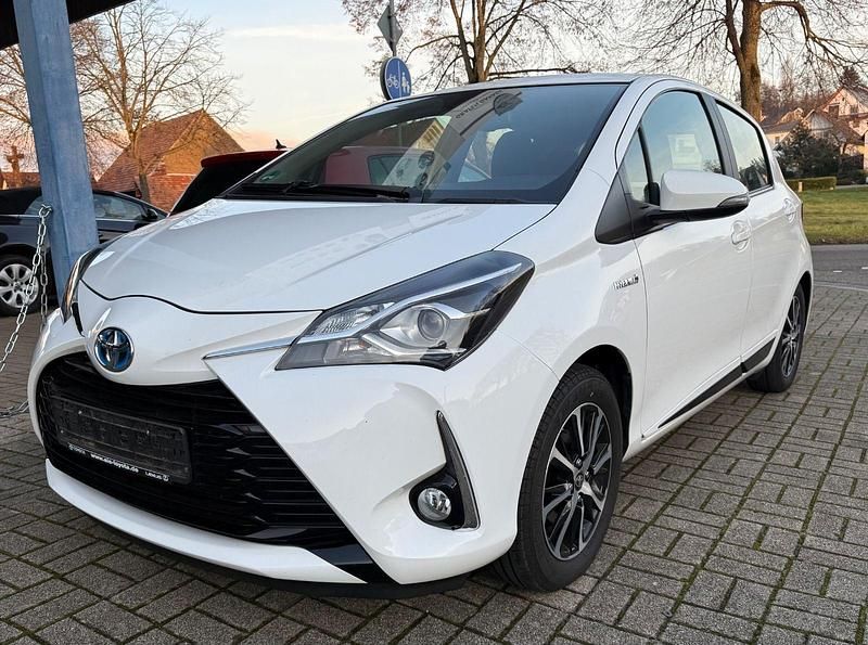 Gebraucht 2018 Toyota Yaris Hybrid Kleinwagen | 11.900 € (Fairer Preis) - Bild 1/4