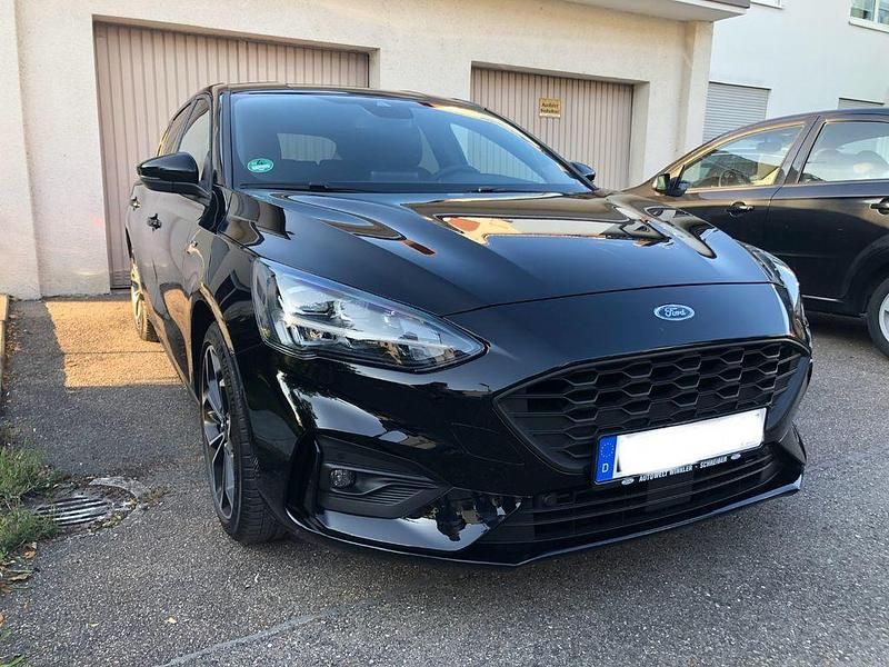 Schwarz Gebraucht 2019 Ford Focus ST-Line Limousine | 16.990 € (Teuer) - Bild 1/4