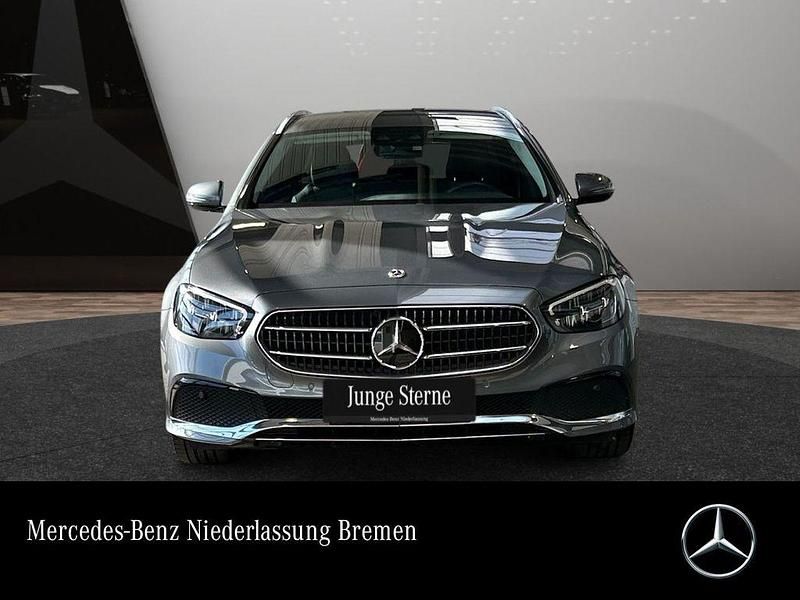 Grau Gebraucht 2023 Mercedes E300 Avantgarde Limousine | 38.590 € (Superpreis) - Bild 1/3