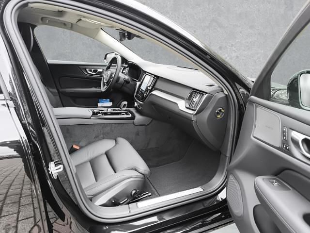 Gebraucht Volvo V60 Plus 398 PS (292 kW) 2025 Schwarz Kombi