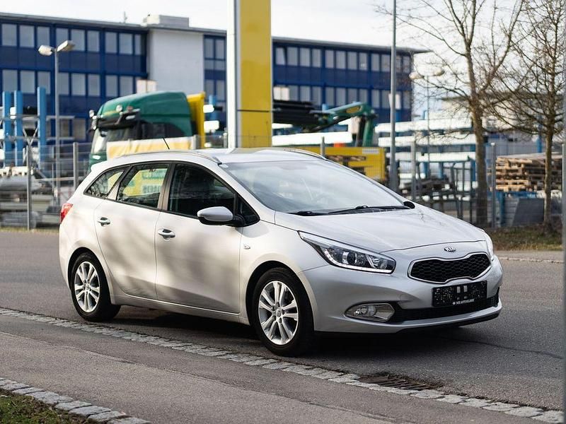 Gebraucht Kia Ceed Sportswagon Attract 99 PS (72 kW) 2014 Silber Kombi