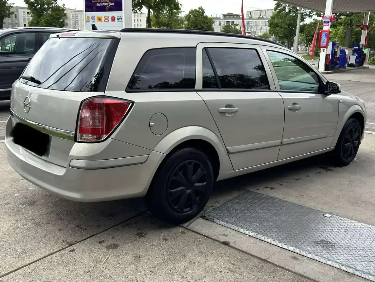 Gebraucht Opel Astra Edition 105 PS (77 kW) 2005 Silber Kombi