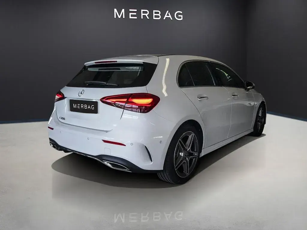 Gebraucht Mercedes A200 AMG 227 PS (166 kW) 2025 Polarweiß Limousine